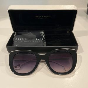 ALICE + OLIVIA SUNGLASSES